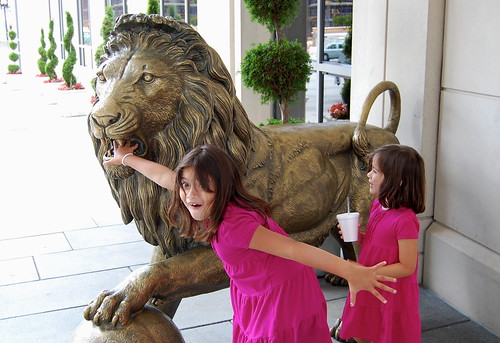 The Embassy Suites lion