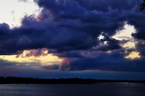 lighthouse stormclouds presqueisle lakeerie erie pennsylvania skyscape landscape sunset presqueislebay harbor