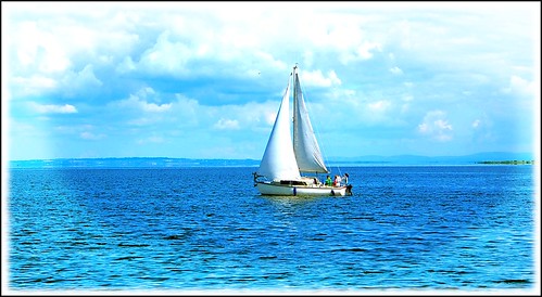 ocean blue sky water clouds boat lough sailing fuji yacht finepix northernireland vignetting vignette ulster yachting armagh lurgan craigavon loughneagh exr oxfordisland f770 sunrays5 glendahall