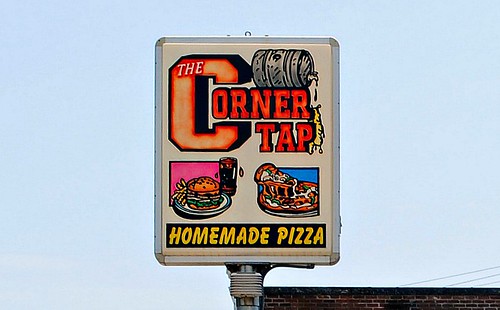 bar pizza sign keg beer hamburger cornertap stocktonil stocktonillinois stockton midwest illinois il unitedstates usa unitedstatesofamerica