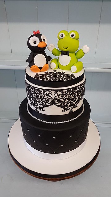 The penguin and the frog by Love Cake Supplies