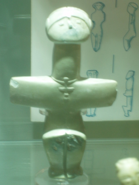 201312270060-Cyprus-museum-figurine