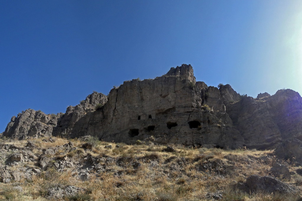 Vokhchaberd, caves (02)