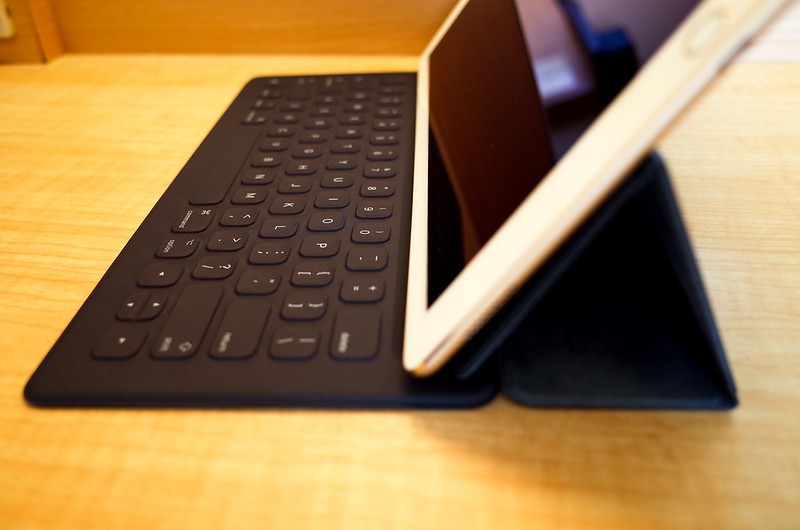 iPadPro本体SmartKeyboard入力体形側面