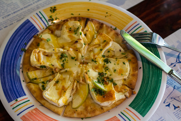 Brie and Apple Pizza, Sharky's on the Pier, Venice, FL, Restaurant Review