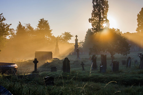 sunlight mist cold church graveyard misty sunrise early tomb obelisk rays sunrays gravestones