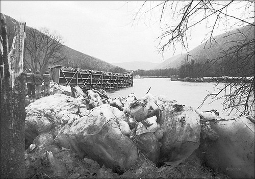 bridge ice flood pennsylvania disaster destroyed icejam sinnemahoning sinnemahoningcreek wycoffrunroad1977zormskwinterblackandwhite