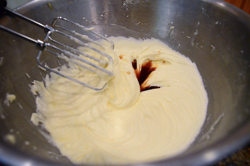 The mixture has become smooth and vanilla extract is added.