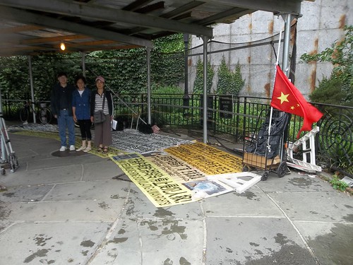 Petitioners from Shanghai in New York City outside the United Nations, 2012 (1)