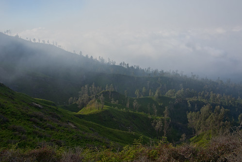world mountain lake mountains beautiful fog indonesia java hiking acid foggy hike east crater record sulfur acidic largest ijen