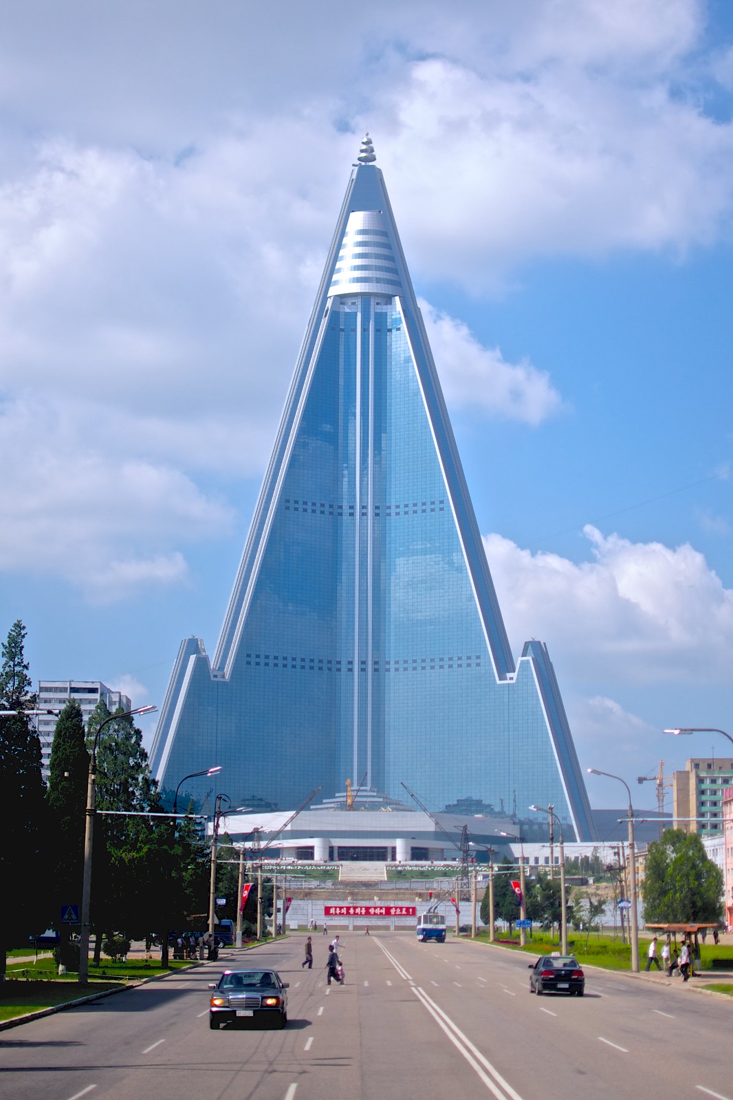 Ryugyong Hotel, Pyongyang
