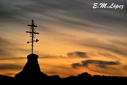 sunset sky contraluz atardecer iglesia septiembre cruz cielo nubes verano puestadesol jaen campanario anochecer 2012 crepúsculo veleta hierro espadaña castillodelocubín