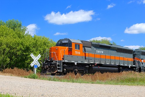 northdakota railroad train locomotive engine crossing dirt road dakotamissourivalleyandwestern dmvw