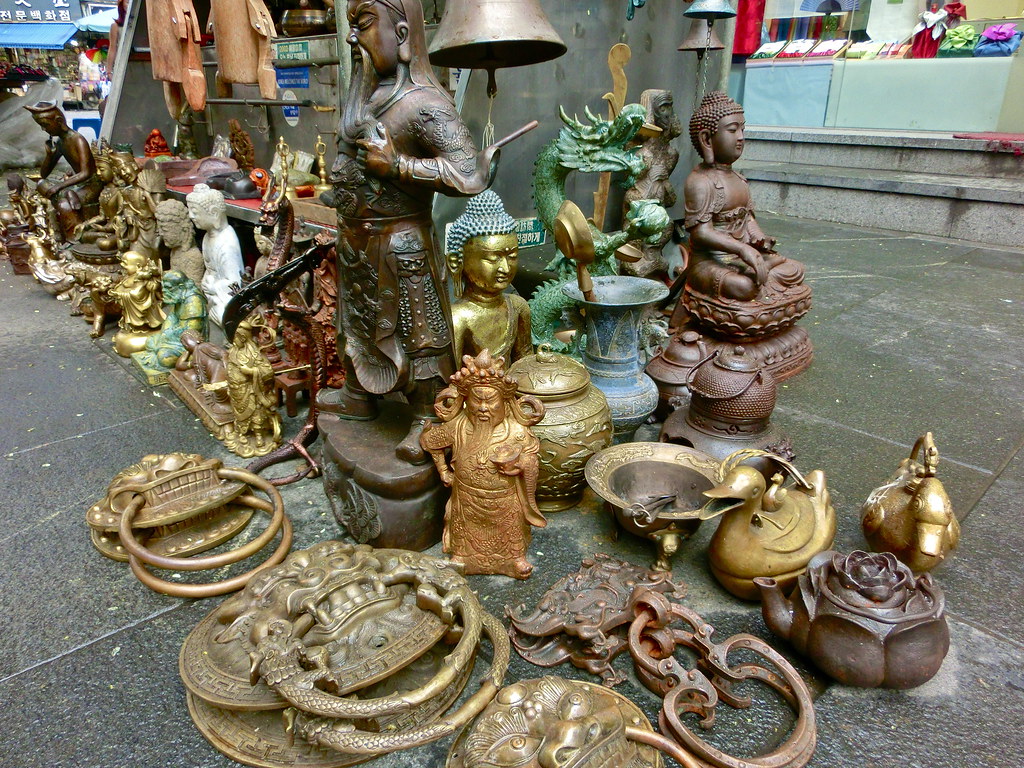 Sculptures in Insadong