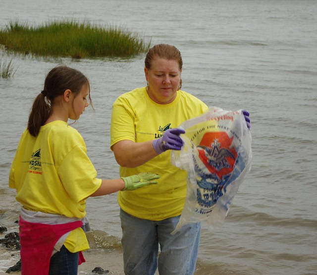 Volunteers participate in the annual International Coastal Cleanup Day