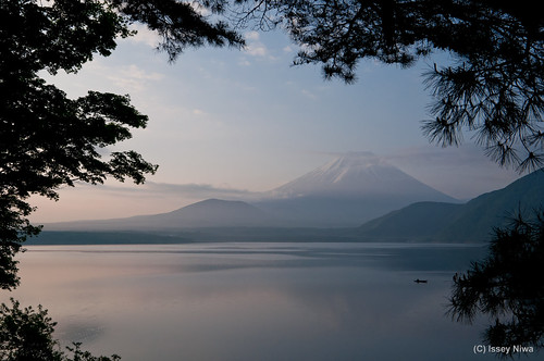 lake green water japan sunrise nikon fuji country motosu d90