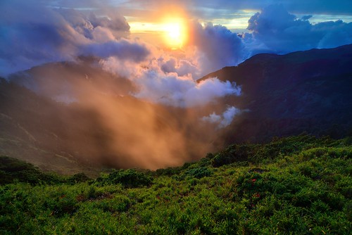 sunset sky mountain night clouds sunrise star glow taiwan trails galaxy flare formosa 台灣 雲 gettyimages crepuscularrays startrails milkyway 合歡山 seaofclouds 夕照 武嶺 雲海 南投縣 日出 太魯閣國家公園 高山 星空 雲彩 昆陽 星軌 mountainhehuan 玉山杜鵑 合歡主峰 銀河 霞光 虎杖 車軌 仁愛鄉 高山杜鵑 夕彩 松雪樓 玉山箭竹 日芒 vincentting 主峰登山口 hthehuan