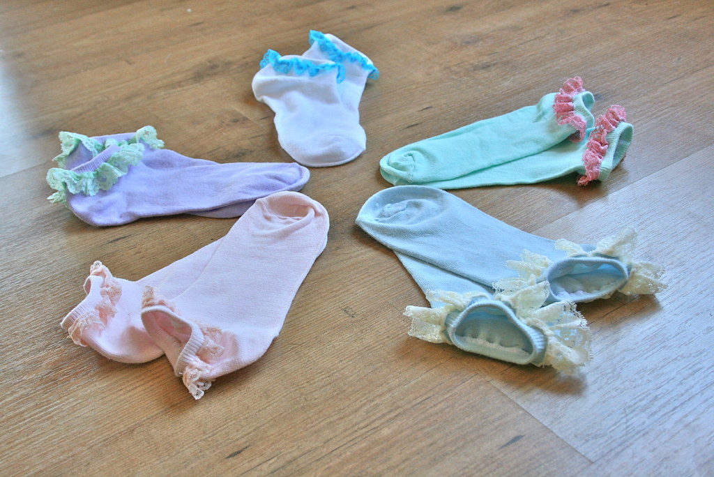 Scathingly Brilliant: lace trimmed socks diy [guest post]