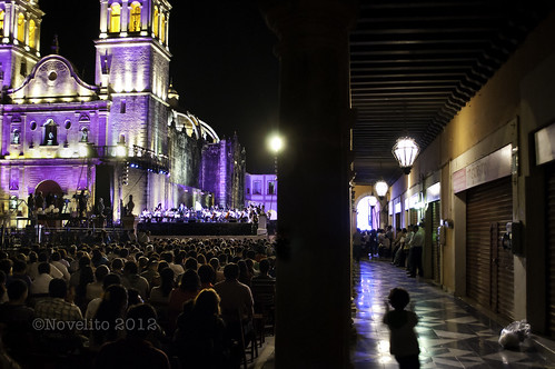 parque mexico luces noche nikon gente concierto catedral fotografia niño zocalo principal corriendo campeche arcos orquesta d300 novelito