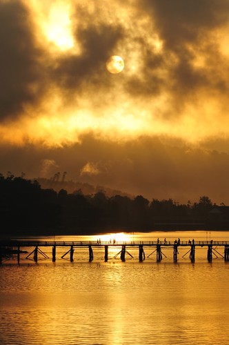 bridge sun sunrise river landscape thailand gold dawn nikon peace vr 70300 sangkhlaburi karnjanaburi d300s