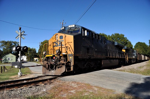 train geotagged locomotive csx warrenton warrencounty gradecrossing