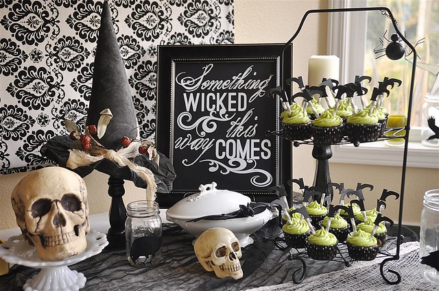 Halloween Party table with cupcakes