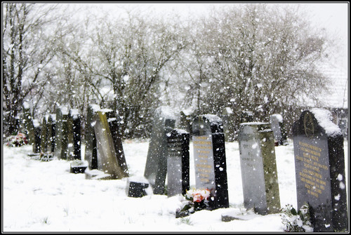 winter christchurch snow cemetery headstone graves churchyard day23 hanham day23365 3652013 365the2013edition 23jan13