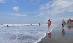 Pantai Seminyak Bali - http://esdelima.blogspot.com