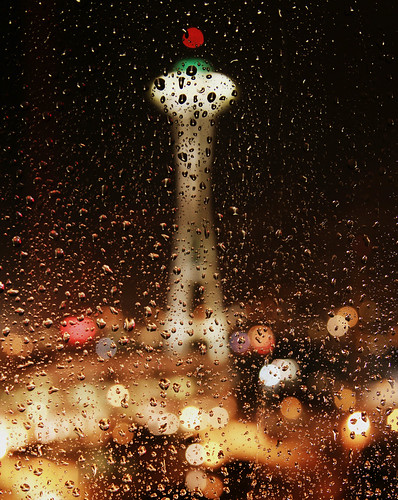 seattle window rain nightshot bokeh spaceneedle waterdrops