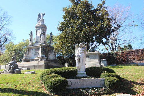 Day 90: Cave Hill Cemetery and Halloween in Louisville.