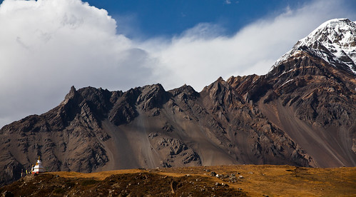 nepal mountain montagne trek landscape geotagged stupa paisaje himalaya montaña paysage annapurnacircuit npl icelake pashchimanchal bojhotanggoth geo:lat=2867745000 geo:lon=8405678333