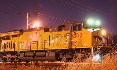 nightphotography railroad up train railway kansas unionpacific topeka breastcancer railfan uprr susangkomen 7400 es44ac up7400