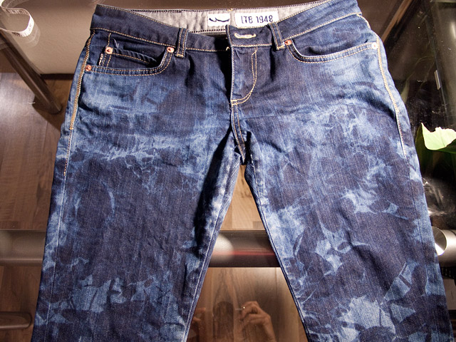 Tie-Dye Bleached Denim DIY: Make Your Skinny Jeans Trendy - dushonok