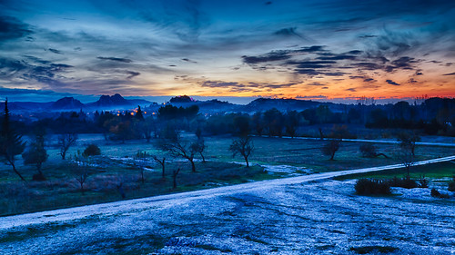 trees sunset shadow red panorama mist snow france silhouette misty night clouds landscape ruins europe glow air hill profile form provence outline shape chateau alpilles likeness ef1740mmf4lusm eygalières canoneos5dmarkii chapellesaintsixtedeygalières