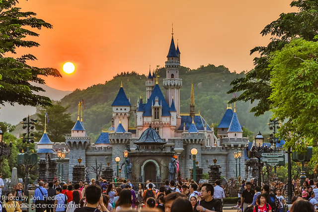 HKDL Oct 2012 - The sun sets over Sleeping Beauty Castle