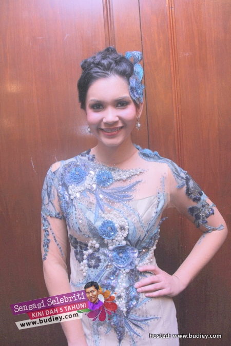 Gambar Julia Ziegler Di Anugerah Skrin 2012