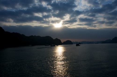 sunrise asia vietnam haolongbay