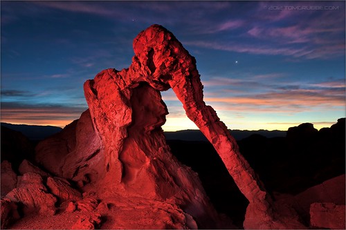 valleyoffire night sunrise stars dawn arch desert nevada elephantrock