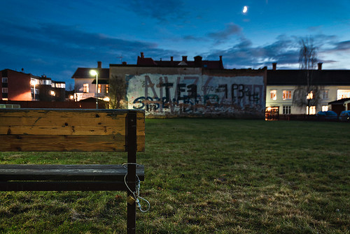 oneaday bench graffiti sweden schweden bank photoaday sverige pictureaday hbm kristinehamn bänk project365 benchmonday happybenchmonday sigma18250mmf3563dcoshsm