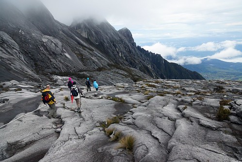 mountain trekking climbing borneo kinabalu