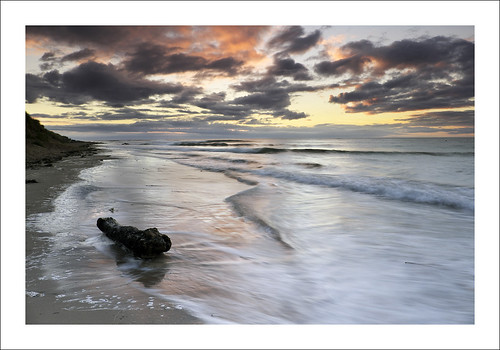 clouds formatt hitech firecrest filters sea alnmouth bay waves sunrise driftwood northumberland coast coastal sky tide fujinonxf18135mm f3556rlmoiswr bythesea fujixt1 northsea