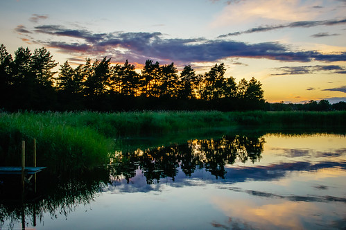 sunset summer sky reflection water reeds pier småland timmernabben