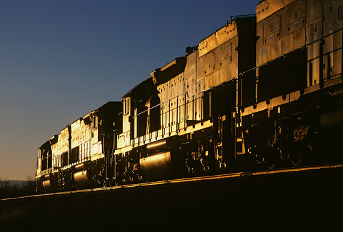 railroad sunset up train utah ut lowlight wash wellington unionpacific glint riogrande emd tunnelmotor sd40t2 coaltrain drgw denverandriograndewestern