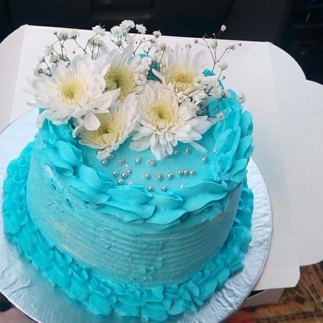 Pretty Blue Cake by Cake Fever