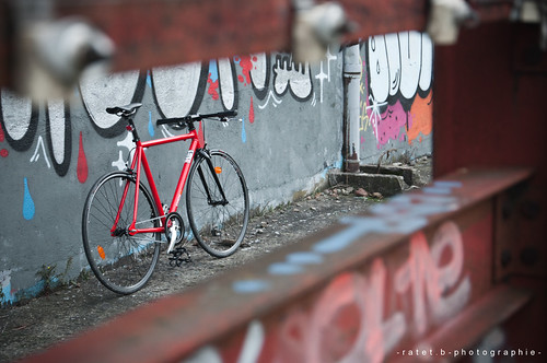 world street travel red wild france building cute nature colors bike speed landscape graffiti town nikon sweet tag single fixie paysage ville vélo steal 18105 55200 d90 ratet