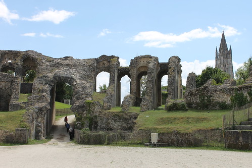 2012.08.03.107 - SAINTES - Amphithéâtre gallo-romain de Saintes - Basilique Saint-Eutrope de Saintes