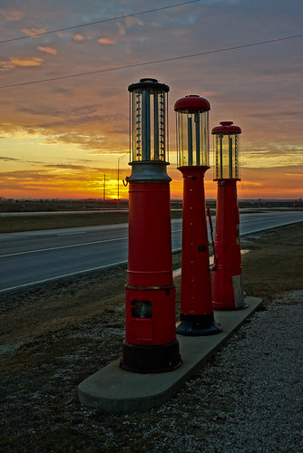 sunset station vintage cafe pumps iowa gas restoration lincolnhighway hwy30 youngville