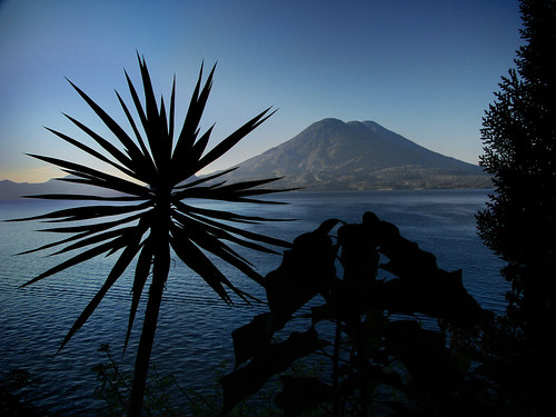 water sunrise volcano view guatemala blueskies centralamerica volcan casadelmundo jaibalito lacasadelmundo