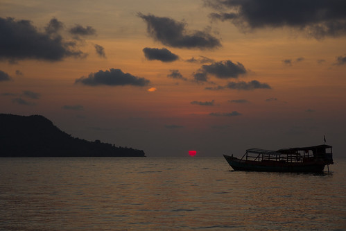 koh rong sunset crocodile island lonely beach