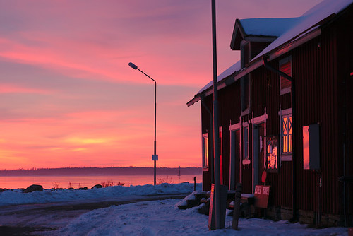 pink light sunset red sea house snow cold port evening sweden kalmar öland storarör